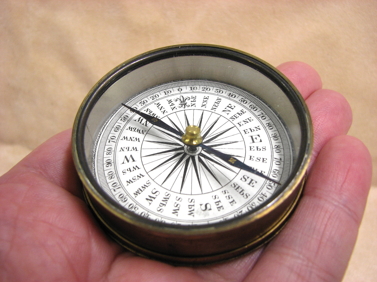 Victorian travellers brass cased pocket compass circa 1870